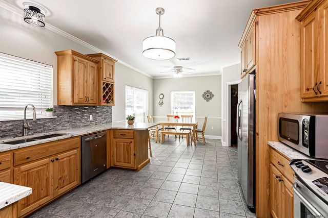 32810 Poplar Ct, Denham Springs, LA 70706