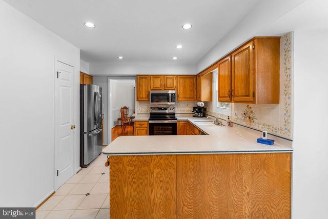 8009 FRONTIER DR, Severn, MD 21144