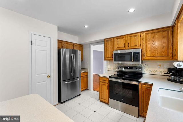 8009 FRONTIER DR, Severn, MD 21144