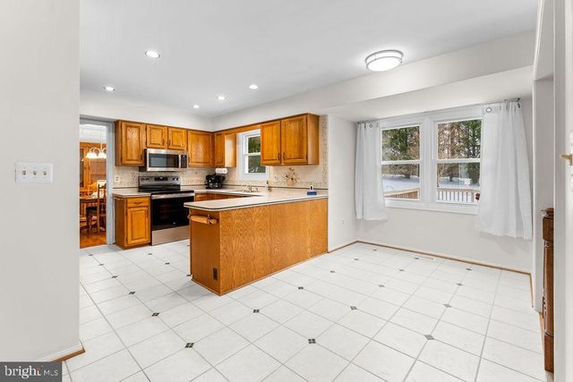 8009 FRONTIER DR, Severn, MD 21144