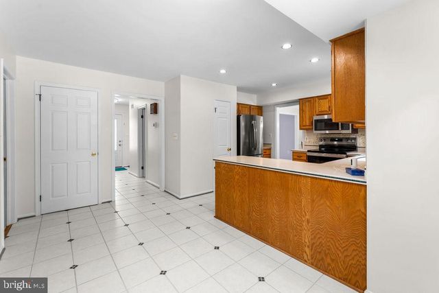 8009 FRONTIER DR, Severn, MD 21144