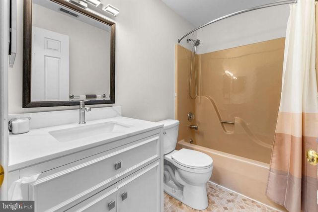 8009 FRONTIER DR, Severn, MD 21144