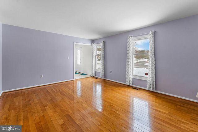 8009 FRONTIER DR, Severn, MD 21144