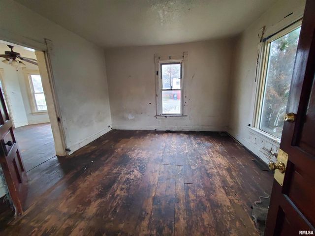 1031 10TH Avenue, Rock Island, IL 61201