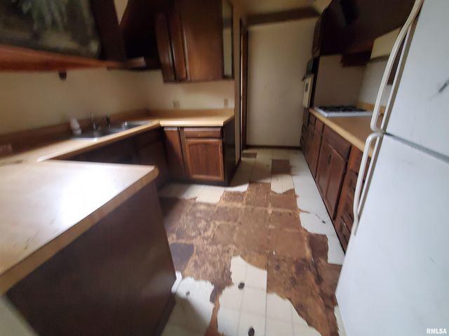 1031 10TH Avenue, Rock Island, IL 61201