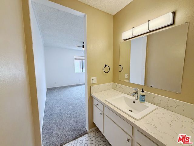 18146 American Beauty Drive 1050, Santa Clarita, CA 91387