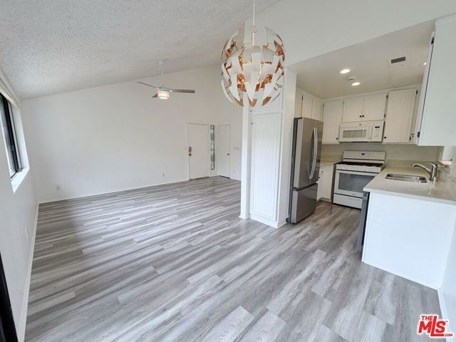 18146 American Beauty Drive 1050, Santa Clarita, CA 91387