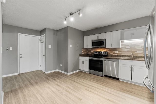 218 Madison Street 1C, Joliet, IL 60435