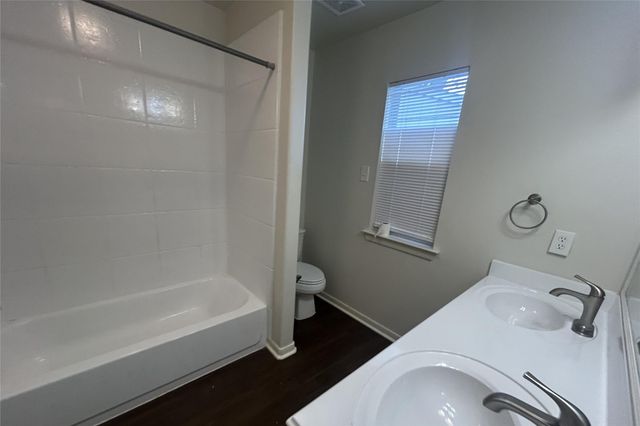 214 N 3rd Street, Sealy, TX 77474