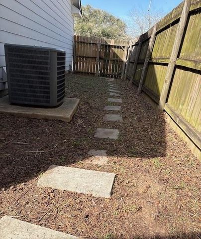 214 N 3rd Street, Sealy, TX 77474