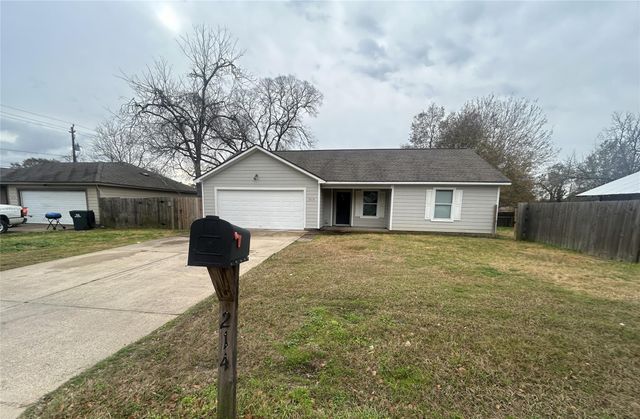214 N 3rd Street, Sealy, TX 77474