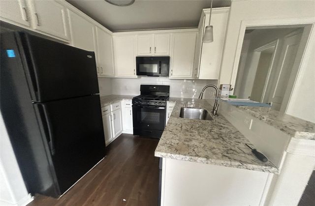 214 N 3rd Street, Sealy, TX 77474