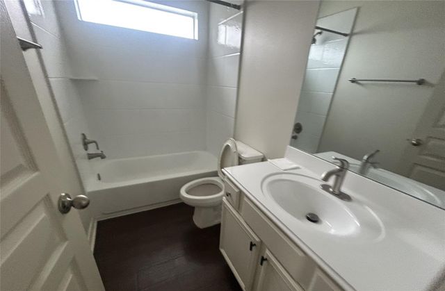 214 N 3rd Street, Sealy, TX 77474