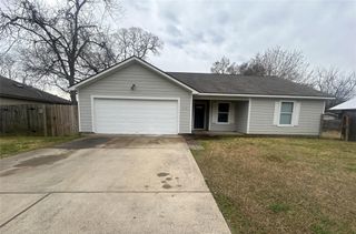 214 N 3rd Street, Sealy, TX 77474