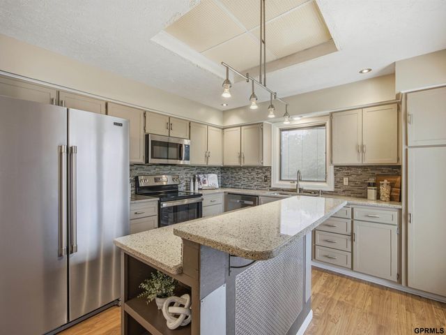 15919 Martha Circle, Omaha, NE 68130