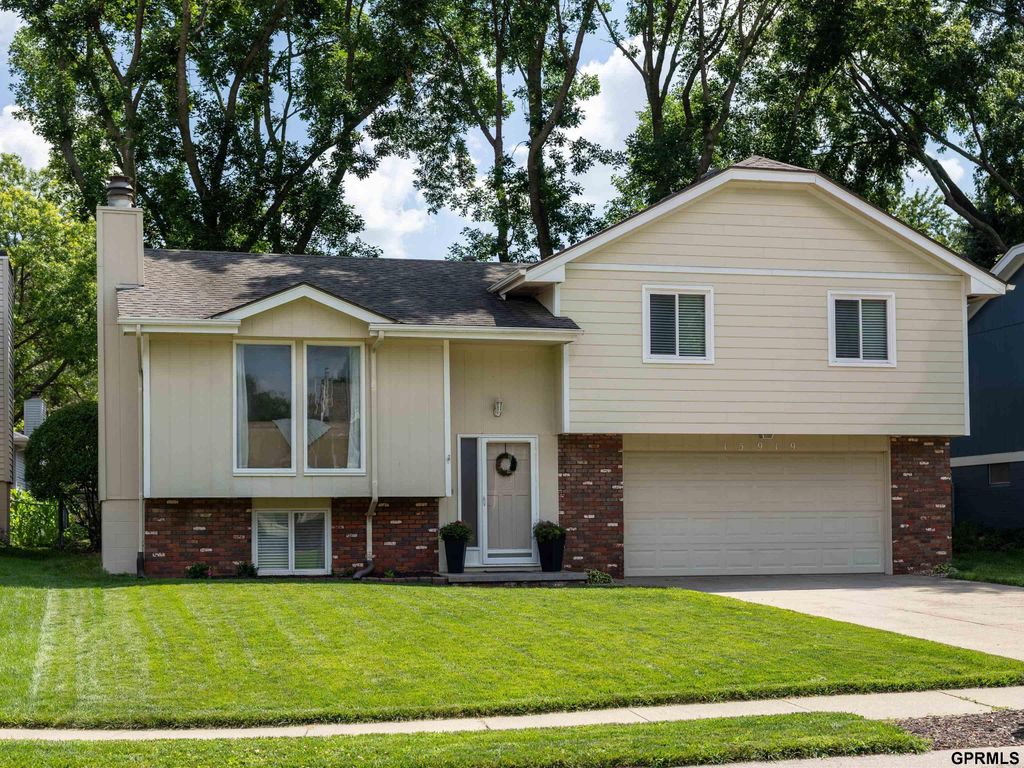 15919 Martha Circle, Omaha, NE 68130
