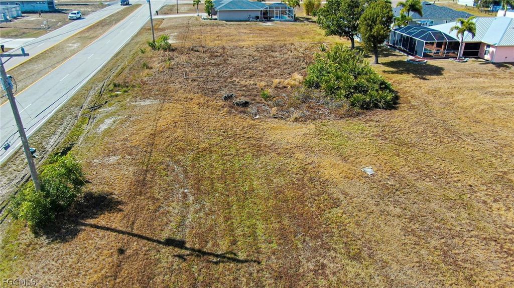 2843 Embers PKWY W, Cape Coral, FL 33993