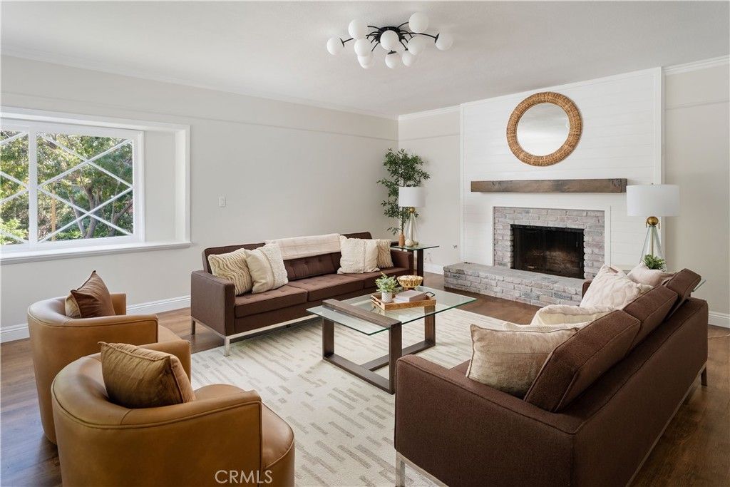 Image 10 of property listing at 23555 Neargate, Newhall, CA 91321