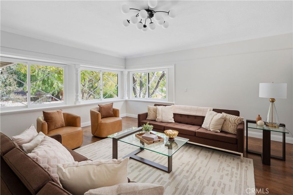 Image 11 of property listing at 23555 Neargate, Newhall, CA 91321