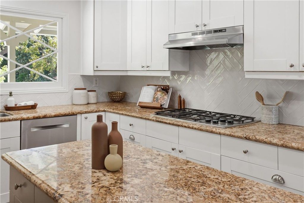 Image 14 of property listing at 23555 Neargate, Newhall, CA 91321