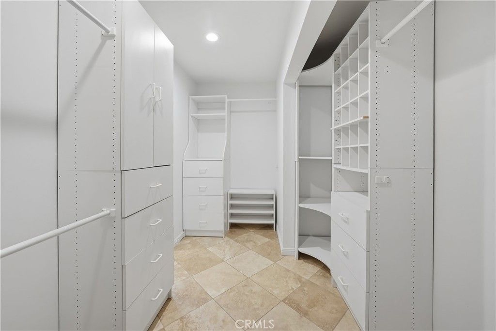 Image 21 of property listing at 23555 Neargate, Newhall, CA 91321