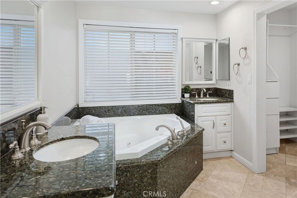 Image 22 of property listing at 23555 Neargate, Newhall, CA 91321