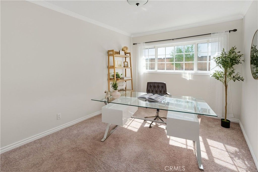 Image 25 of property listing at 23555 Neargate, Newhall, CA 91321