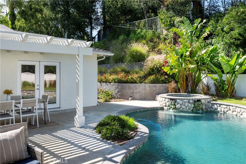 Image 31 of property listing at 23555 Neargate, Newhall, CA 91321