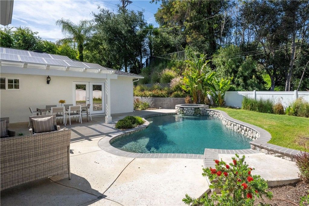 Image 36 of property listing at 23555 Neargate, Newhall, CA 91321