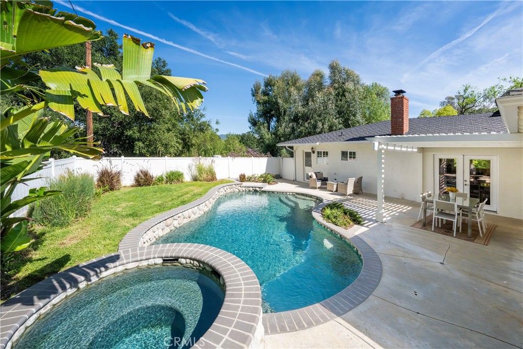 Image 38 of property listing at 23555 Neargate, Newhall, CA 91321