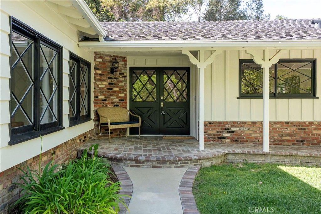 Image 5 of property listing at 23555 Neargate, Newhall, CA 91321