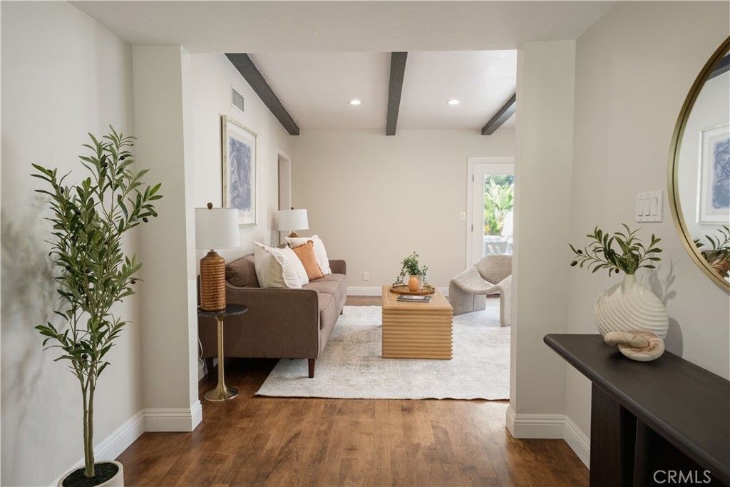 Image 6 of property listing at 23555 Neargate, Newhall, CA 91321