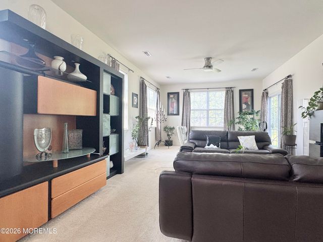 7 Eagle Ridge Circle, Lakewood, NJ 08701