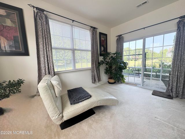 7 Eagle Ridge Circle, Lakewood, NJ 08701