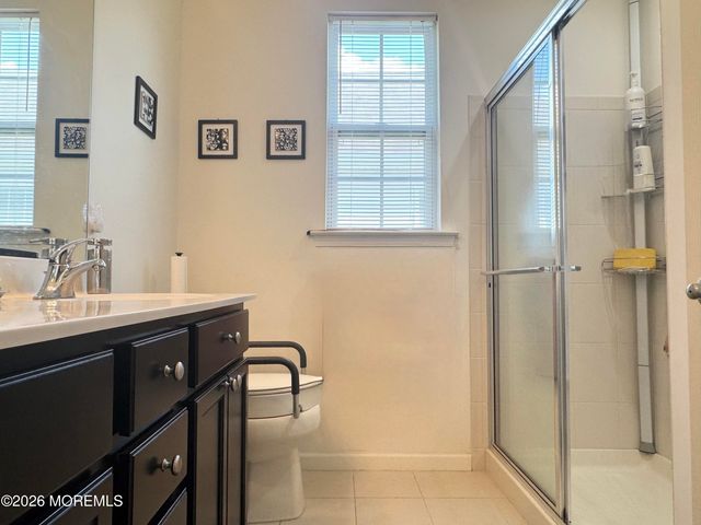 7 Eagle Ridge Circle, Lakewood, NJ 08701