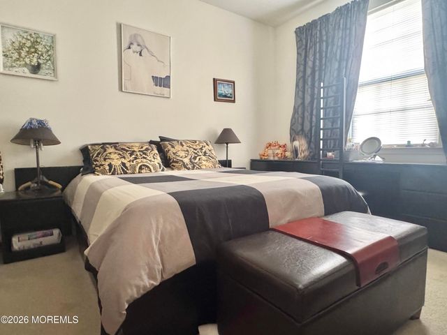 7 Eagle Ridge Circle, Lakewood, NJ 08701
