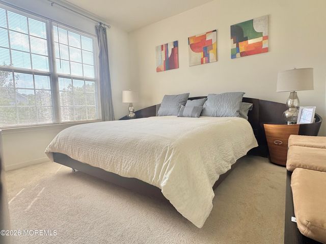 7 Eagle Ridge Circle, Lakewood, NJ 08701