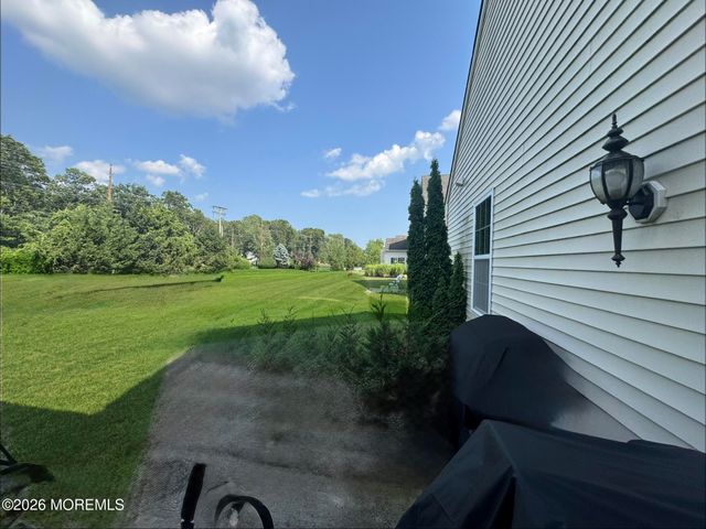 7 Eagle Ridge Circle, Lakewood, NJ 08701