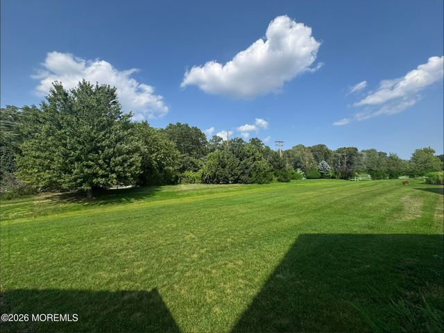 7 Eagle Ridge Circle, Lakewood, NJ 08701