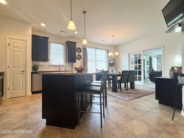 7 Eagle Ridge Circle, Lakewood, NJ 08701