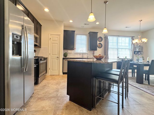7 Eagle Ridge Circle, Lakewood, NJ 08701