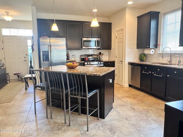 7 Eagle Ridge Circle, Lakewood, NJ 08701