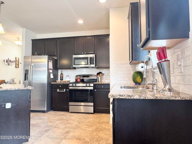 7 Eagle Ridge Circle, Lakewood, NJ 08701