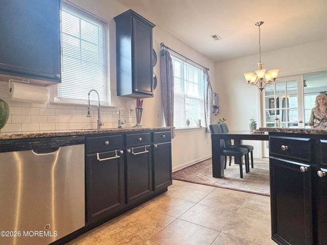 7 Eagle Ridge Circle, Lakewood, NJ 08701