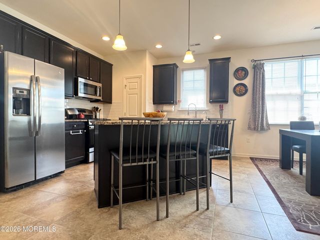 7 Eagle Ridge Circle, Lakewood, NJ 08701
