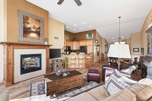 1585 Summit Shores Circle, Burnsville, MN 55306
