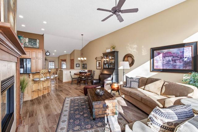 1585 Summit Shores Circle, Burnsville, MN 55306