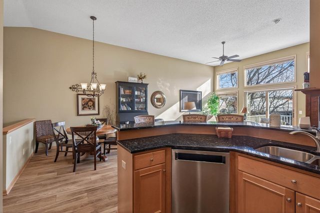 1585 Summit Shores Circle, Burnsville, MN 55306