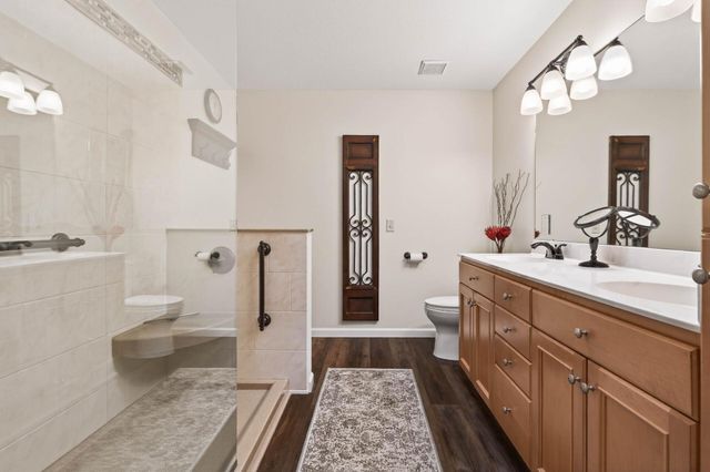 1585 Summit Shores Circle, Burnsville, MN 55306