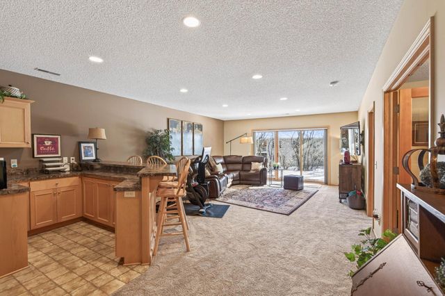 1585 Summit Shores Circle, Burnsville, MN 55306